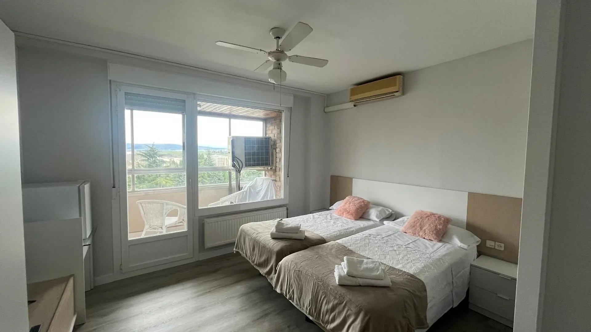 Guest house Pension Luzia Optional Auto Check-In - Antigua Pension Mari Asun Pamplona